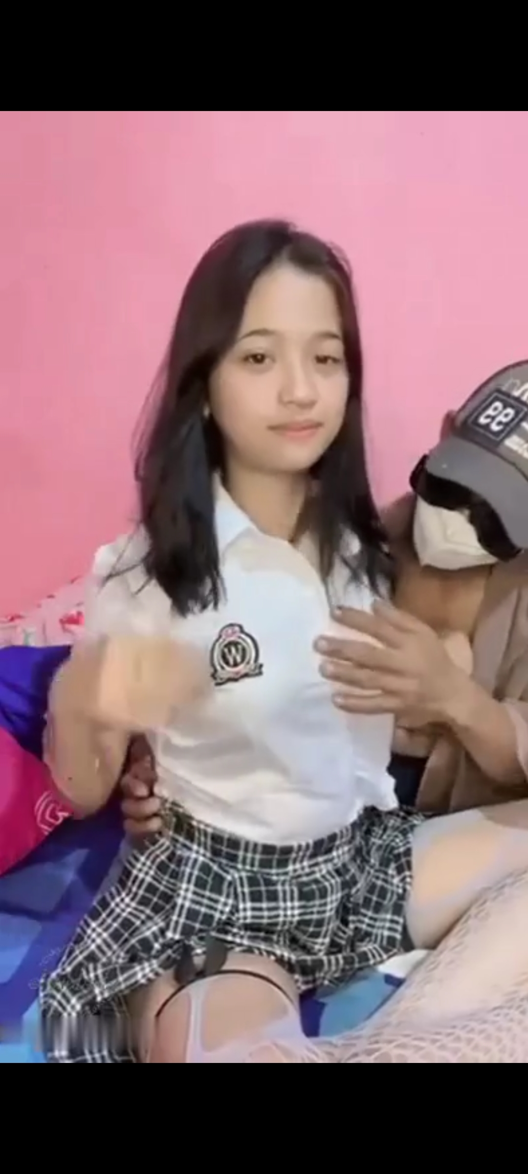 Kakek Kaya Ngentot Bersama Mahasiswi Cantik (2020)